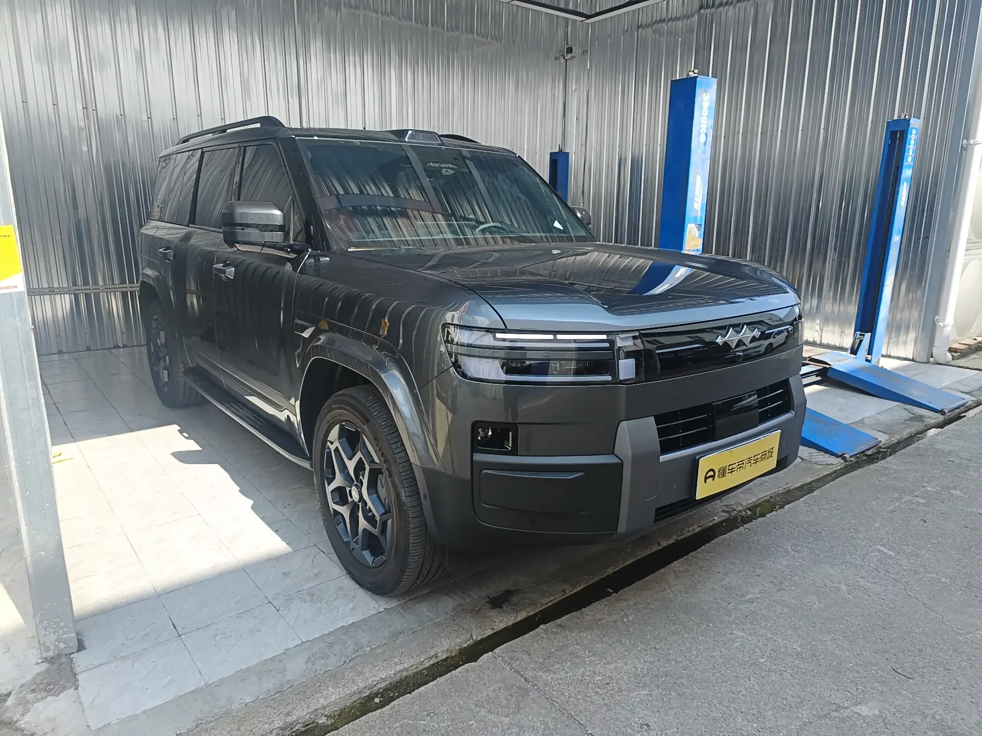 BYD Leopard Titanium 7 PHEV