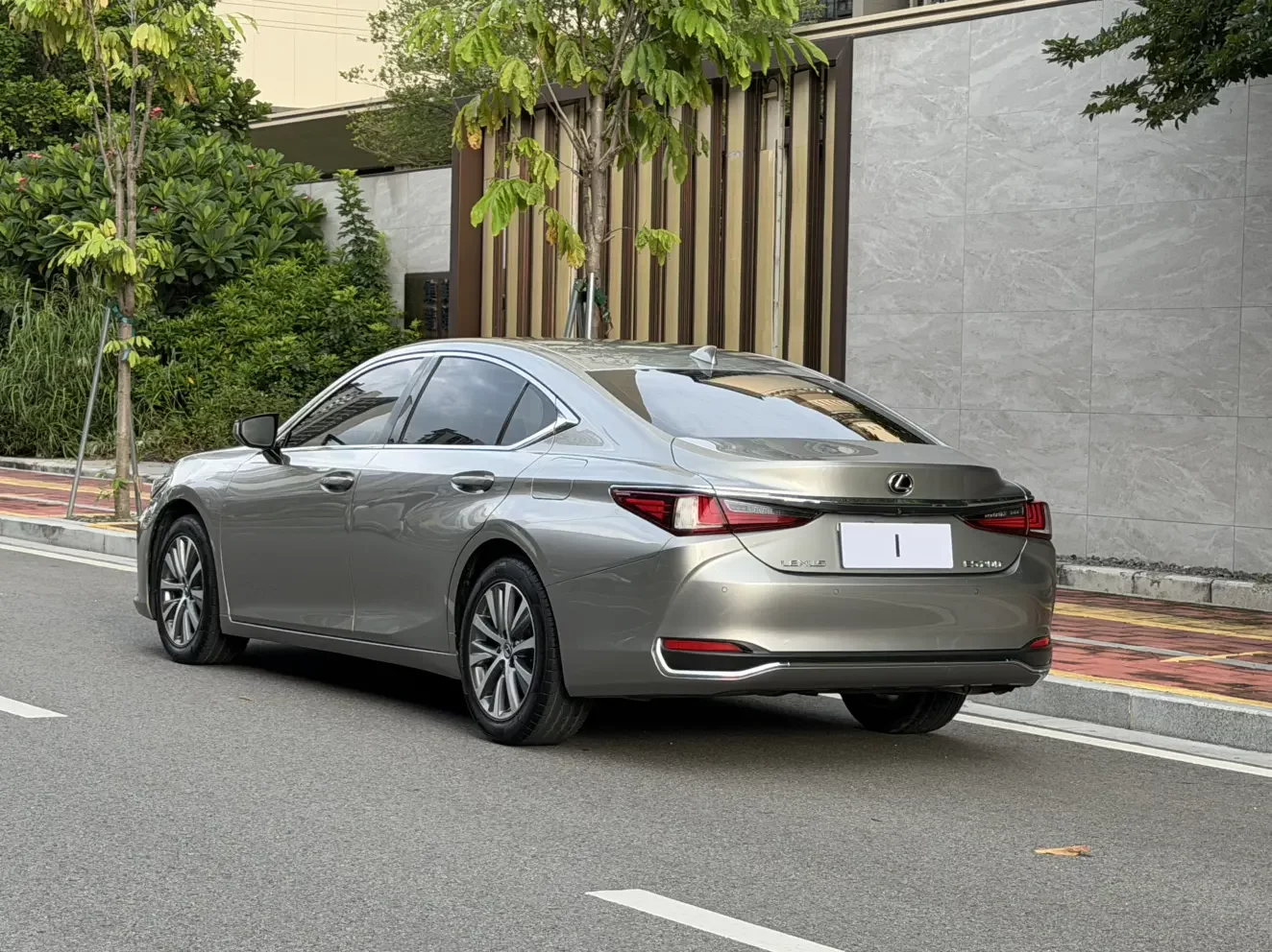 Lexus ES