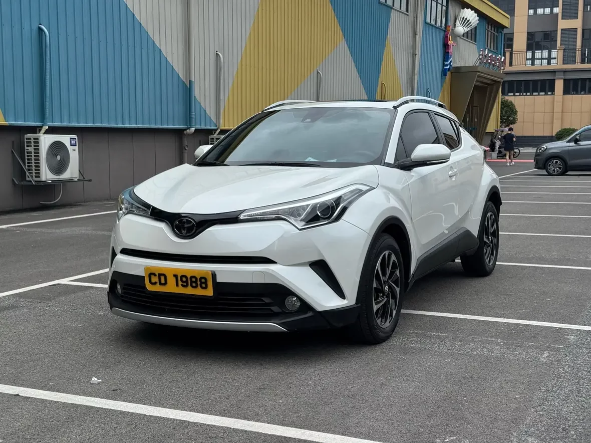 Toyota C-HR Hybrid (Yize IZOA)  из Китая