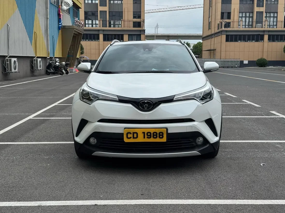 Toyota C-HR Hybrid (Yize IZOA)  из Китая