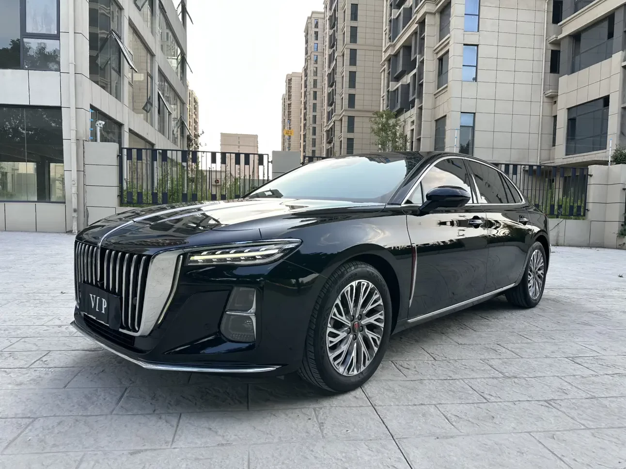 Hongqi H5  из Китая