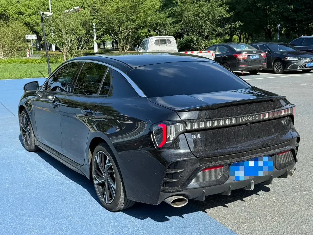 Lynk & Co 03