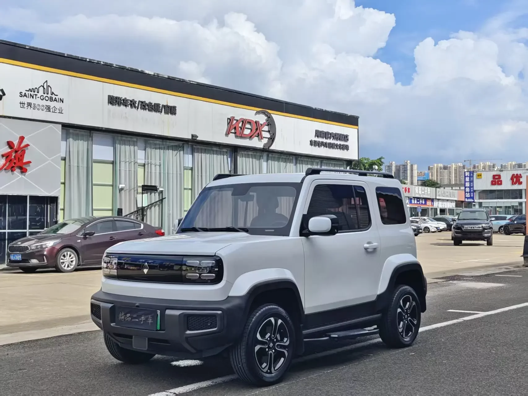 Baojun Yue Ye  из Китая