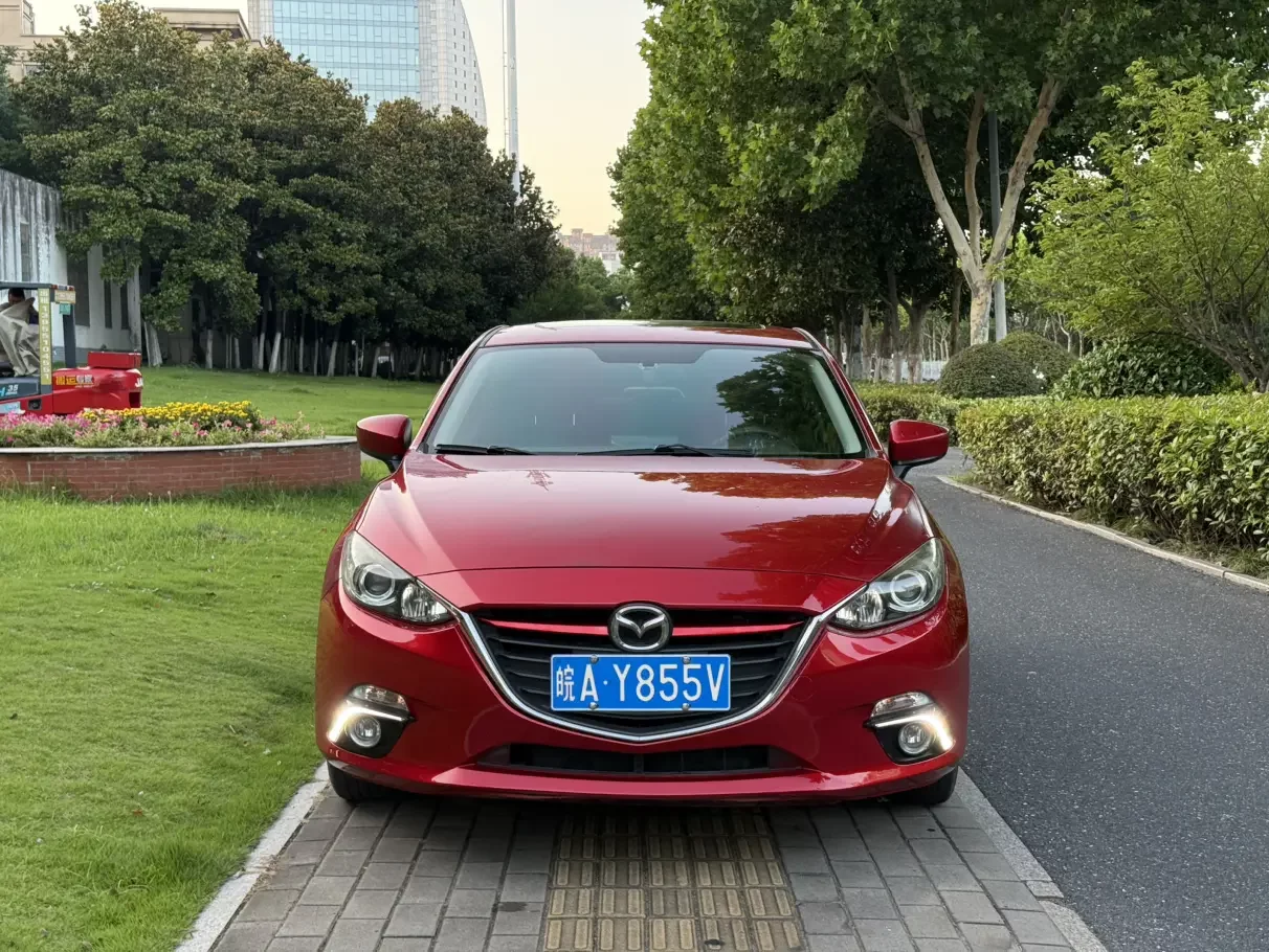 Mazda Axela (3)  из Китая