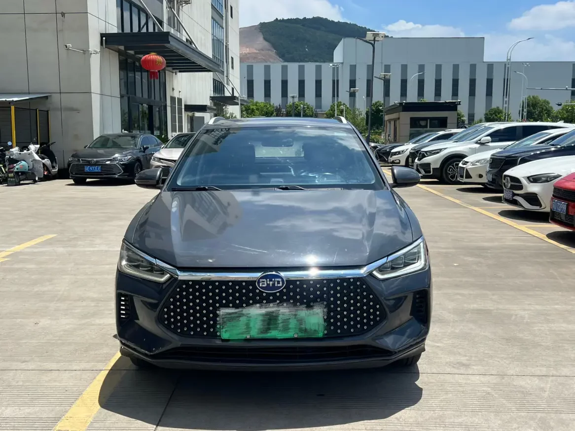 BYD e2