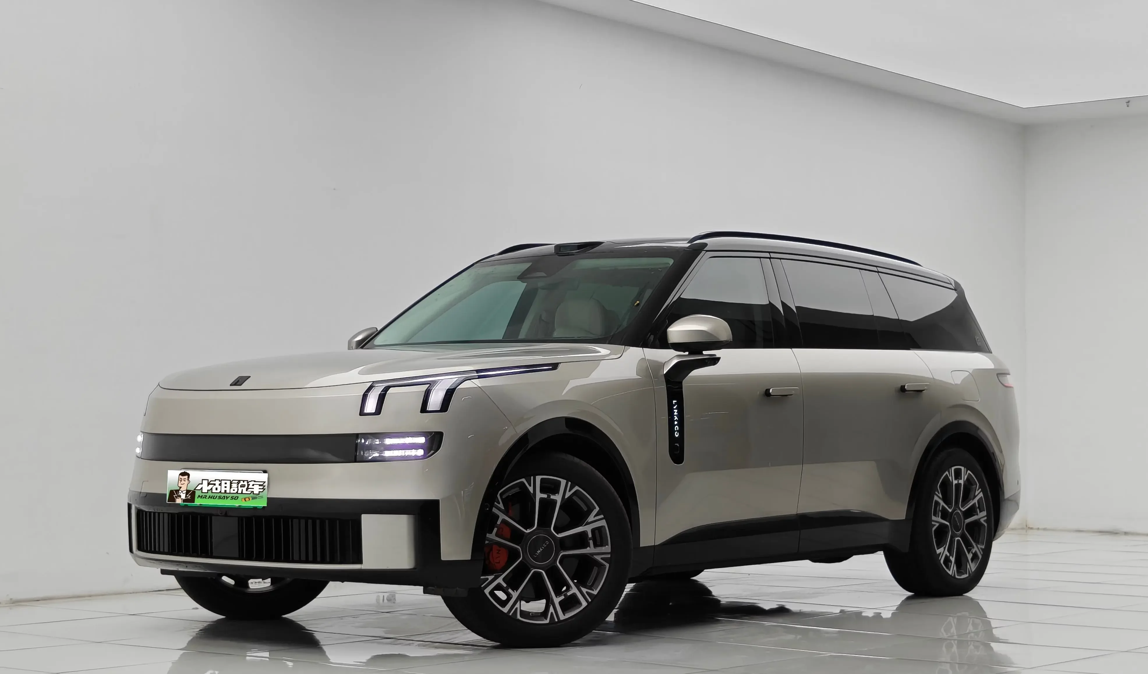Lynk & Co 900