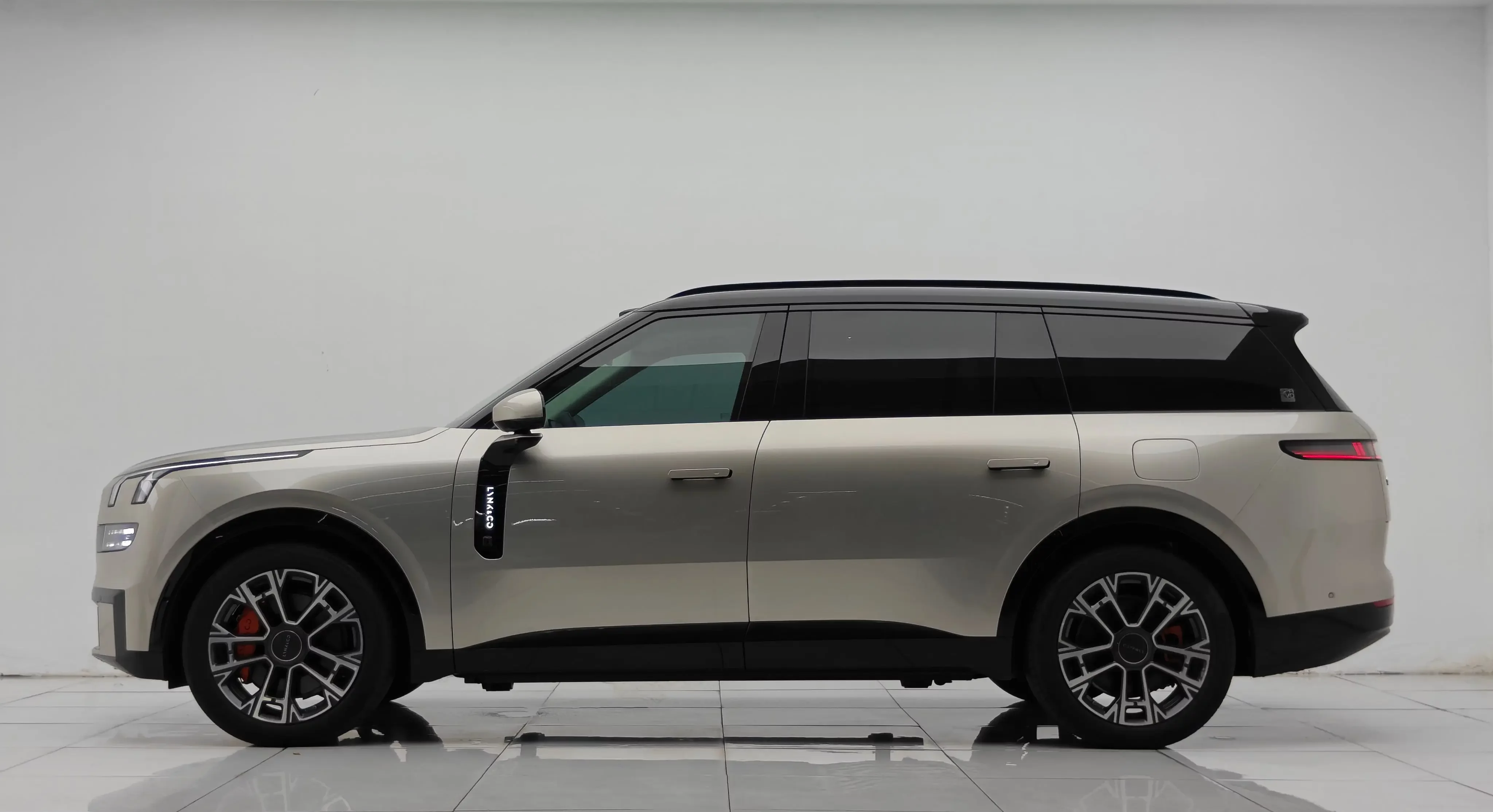 Lynk & Co 900