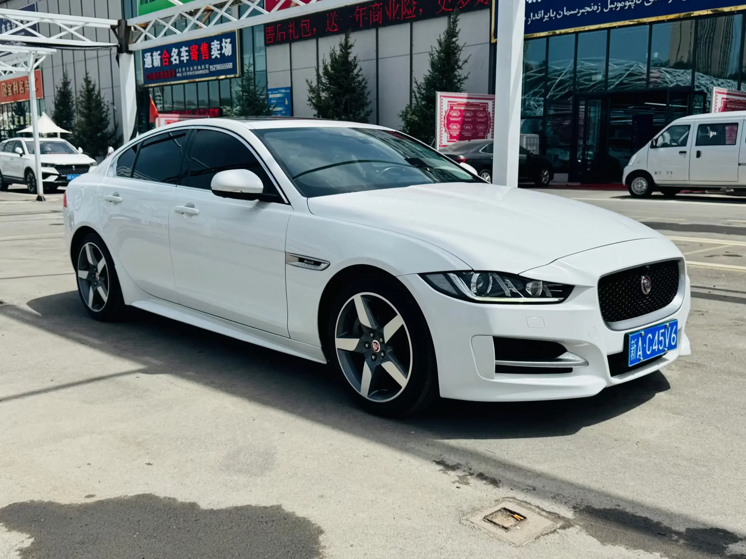 Jaguar XE