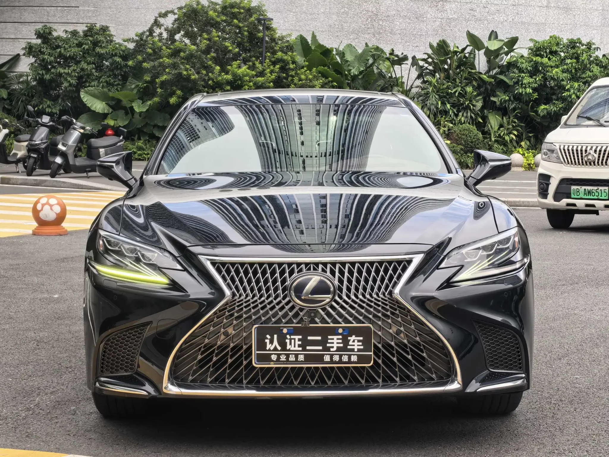 Lexus LS