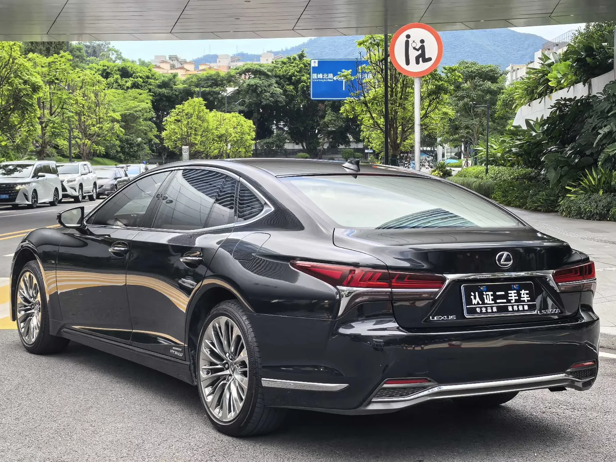 Lexus LS