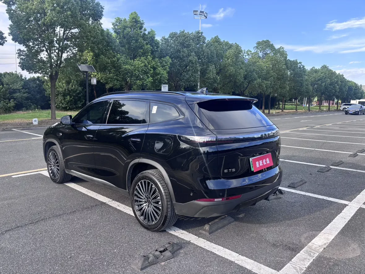 Exeed ET5