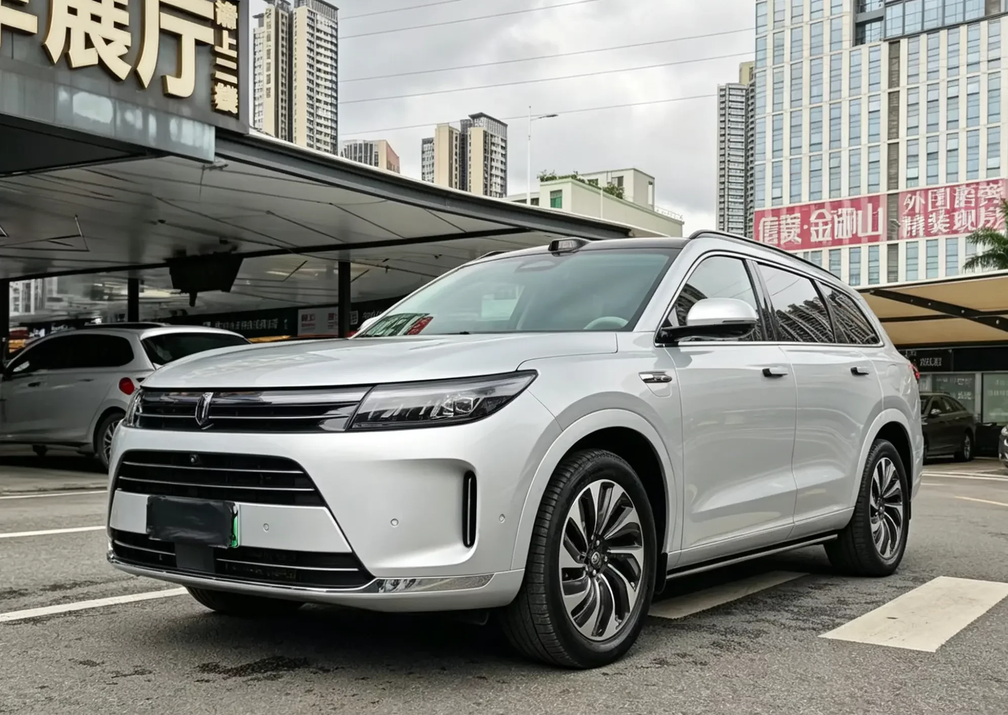AITO M7 (Wenjie M7)  из Китая