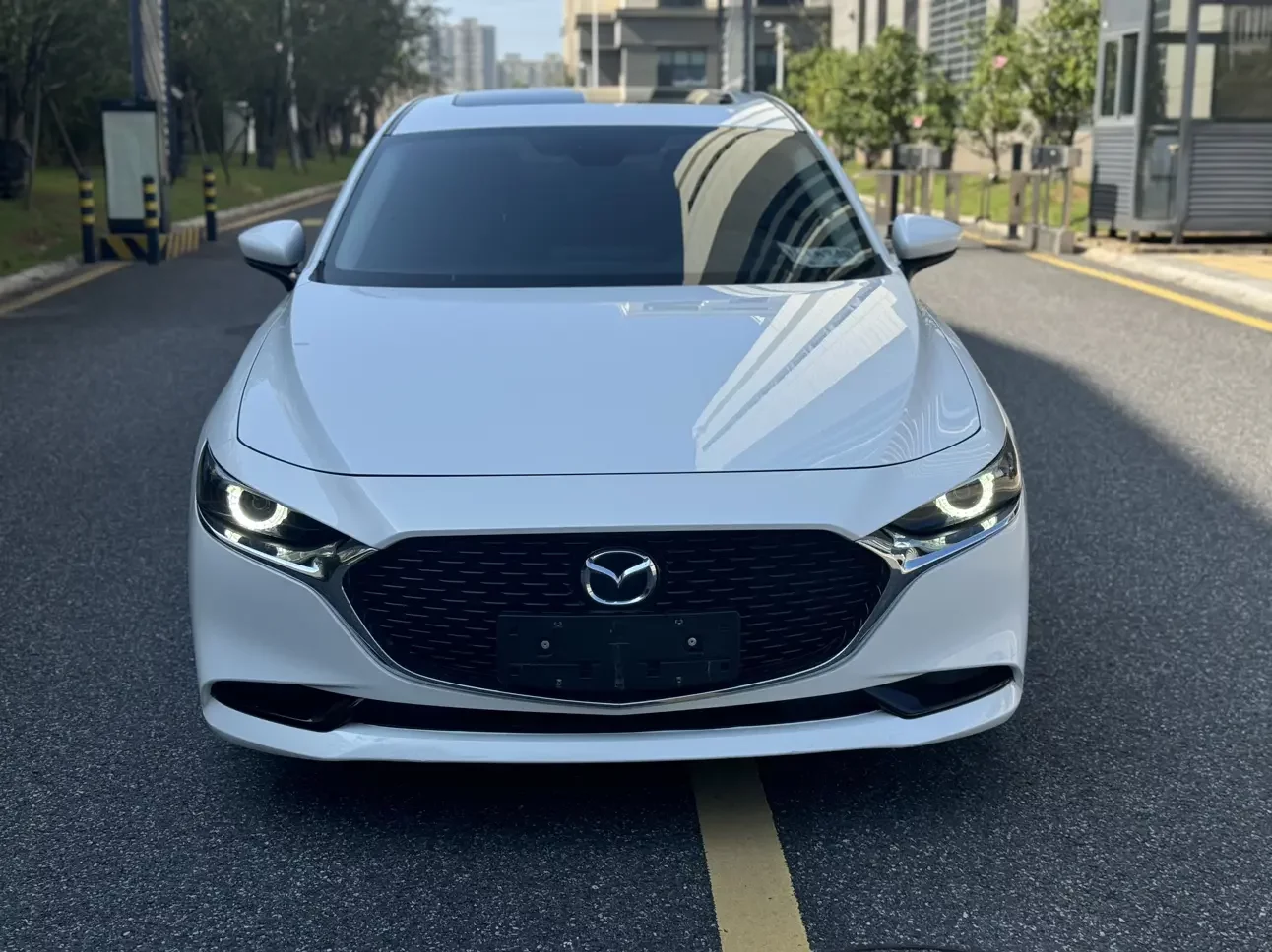Mazda Axela (3)  из Китая