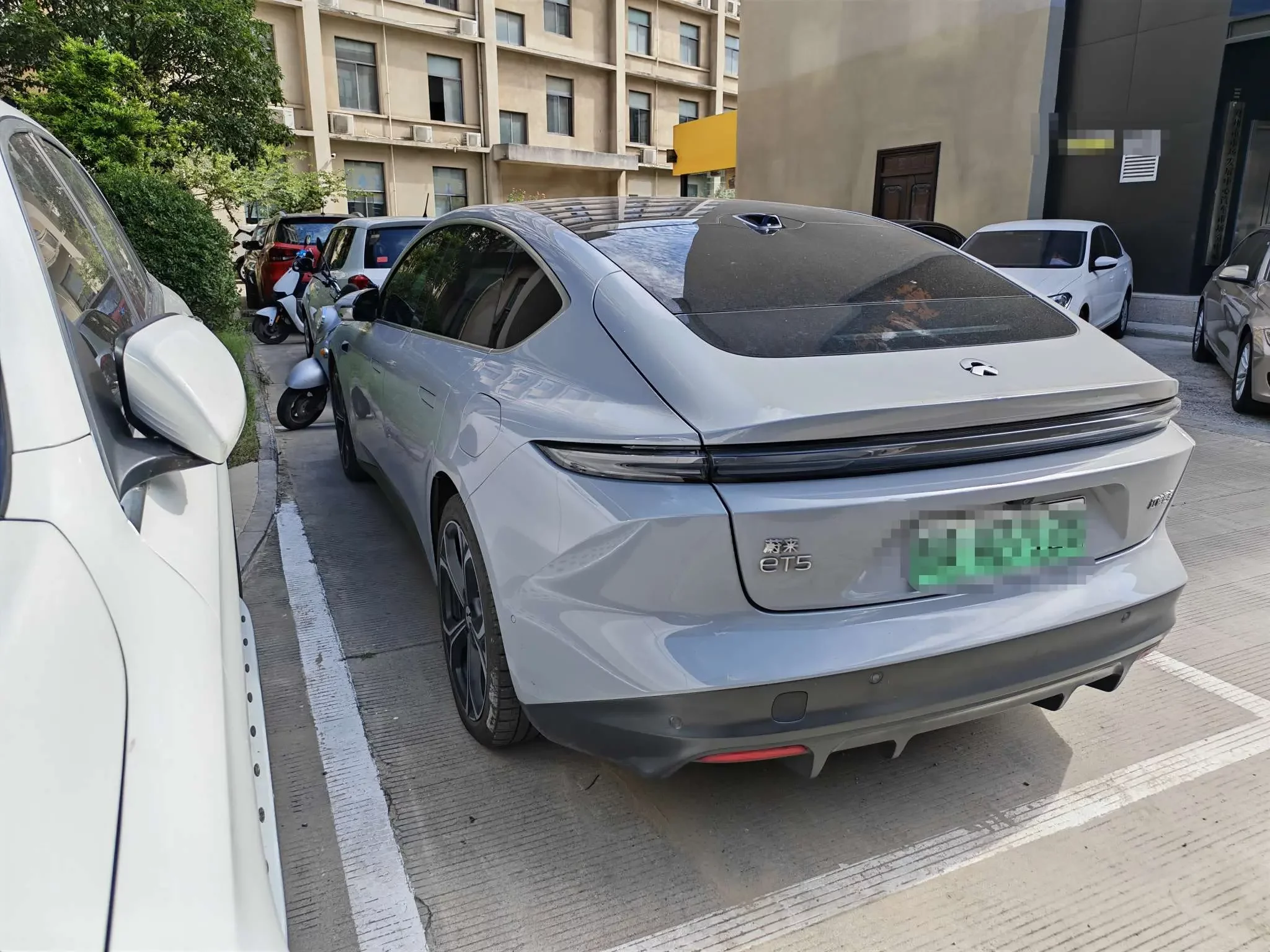 NIO ET5