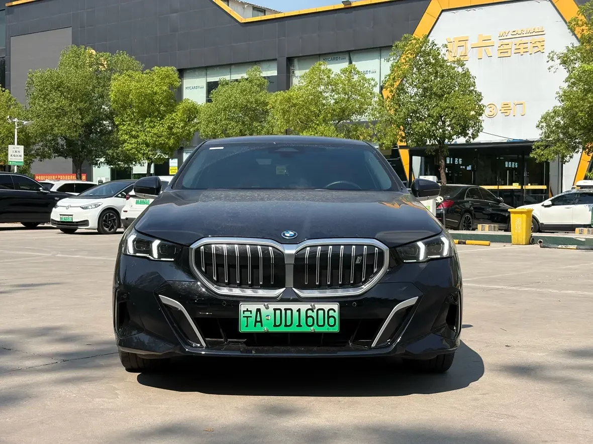 BMW i5  из Китая