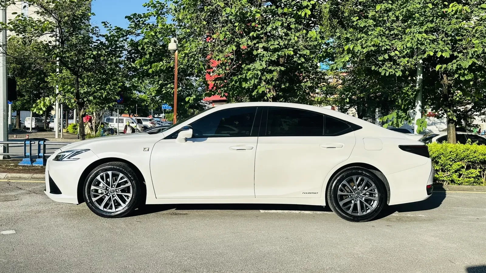 Lexus ES