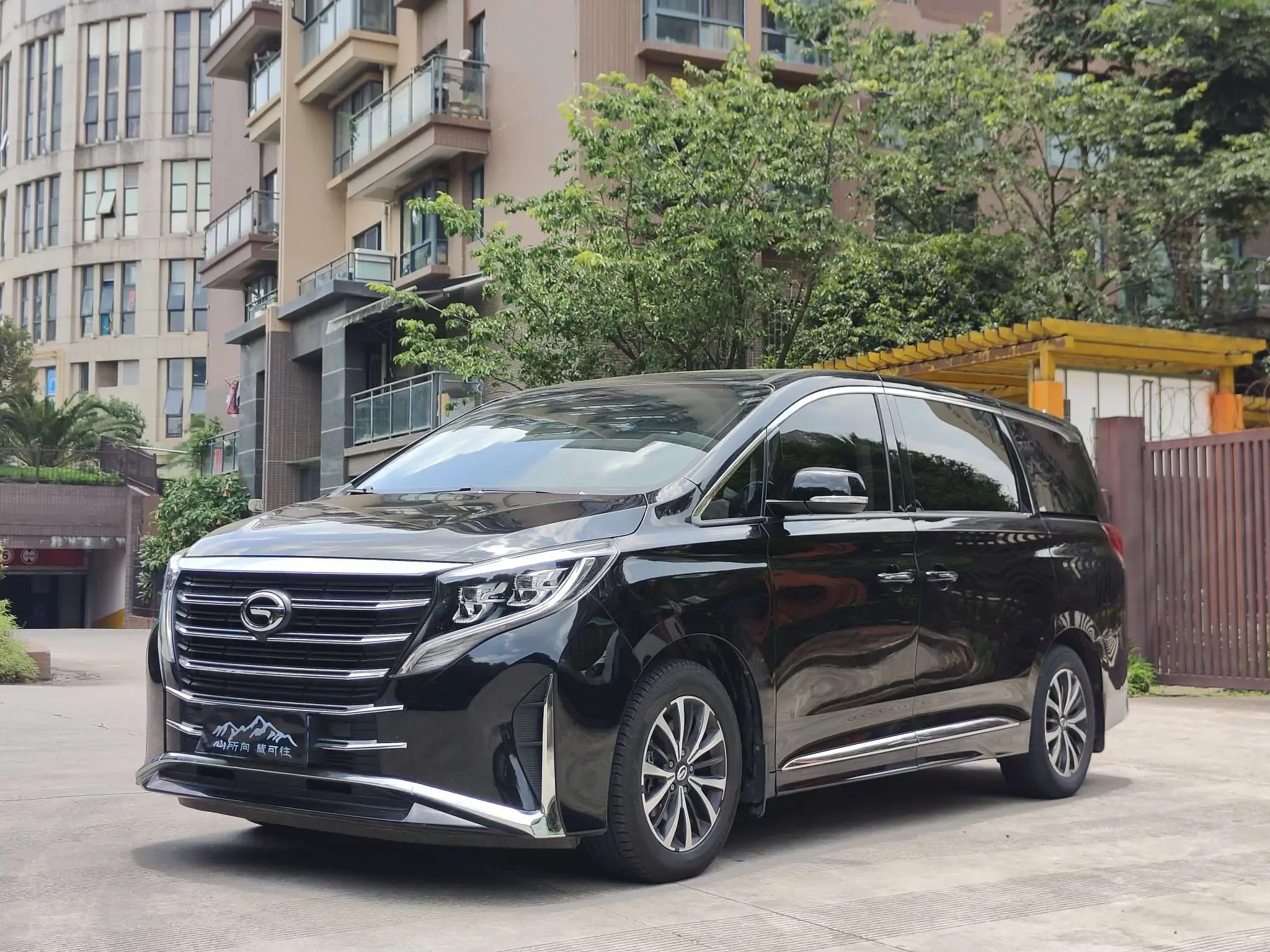 GAC Trumpchi M8  из Китая