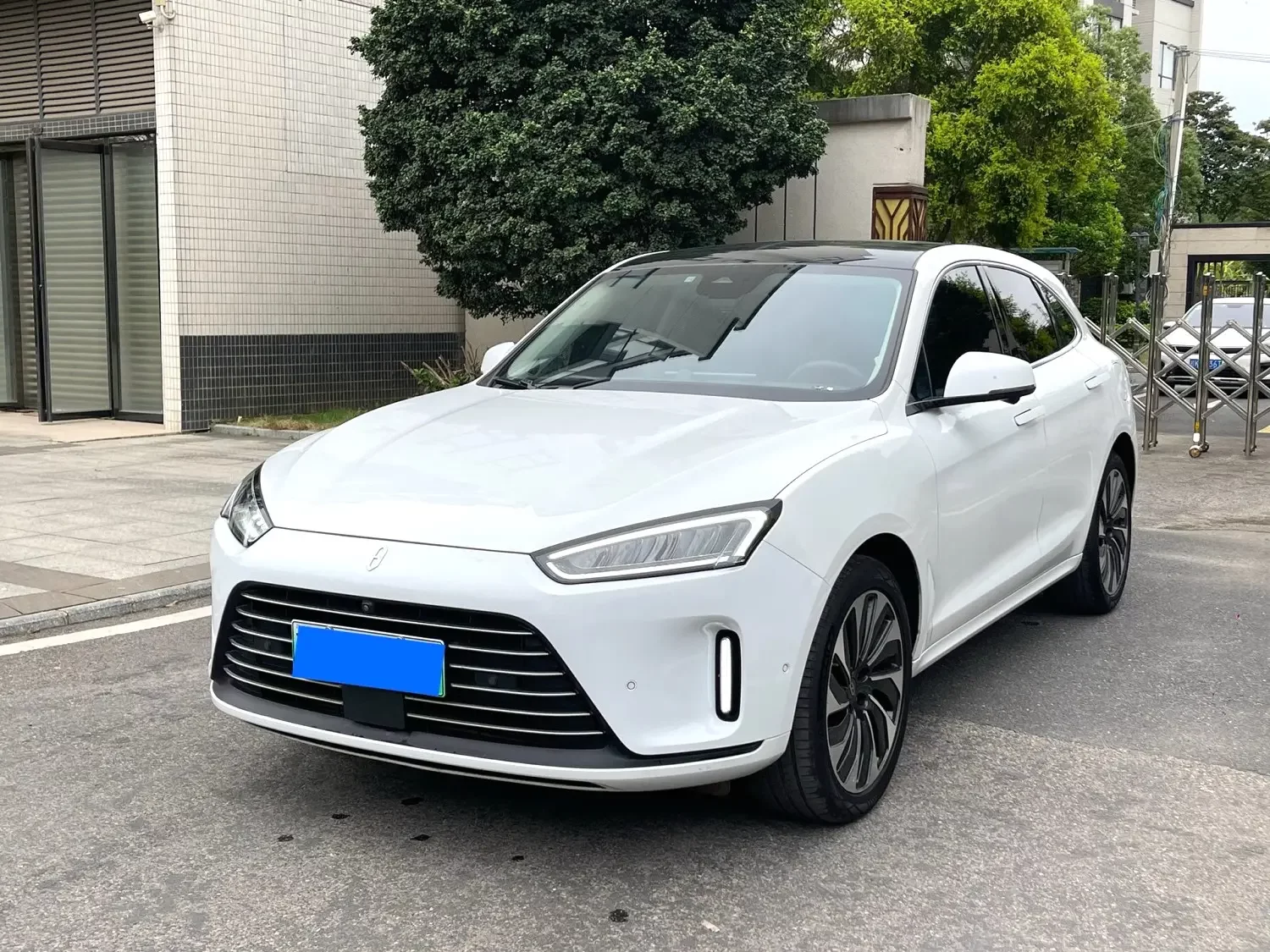 AITO M5 (Wenjie M5)  из Китая