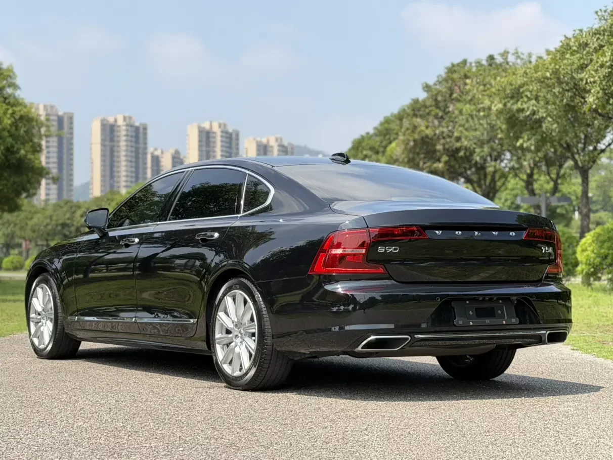 Volvo S90