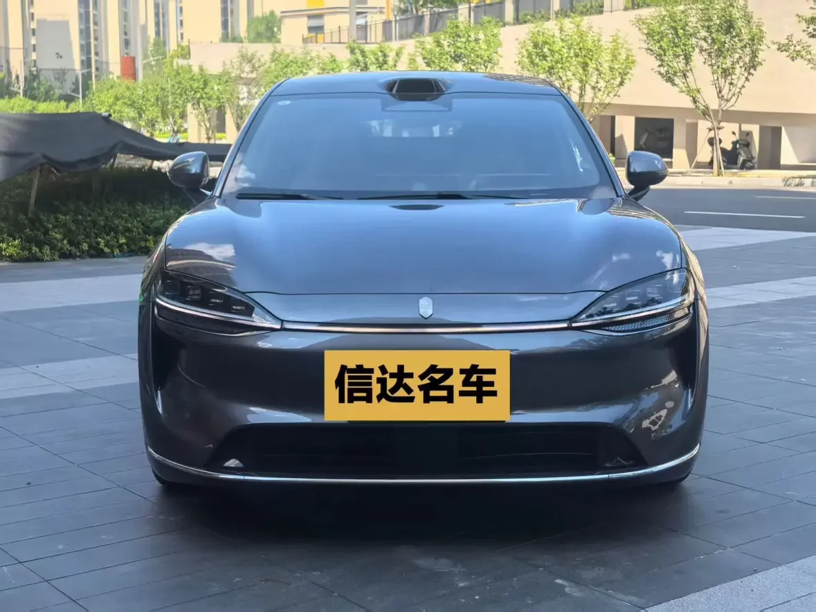 Luxeed Zhijie R7  из Китая