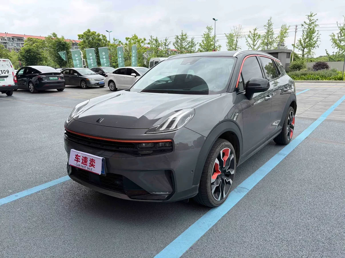 Lynk & Co 06