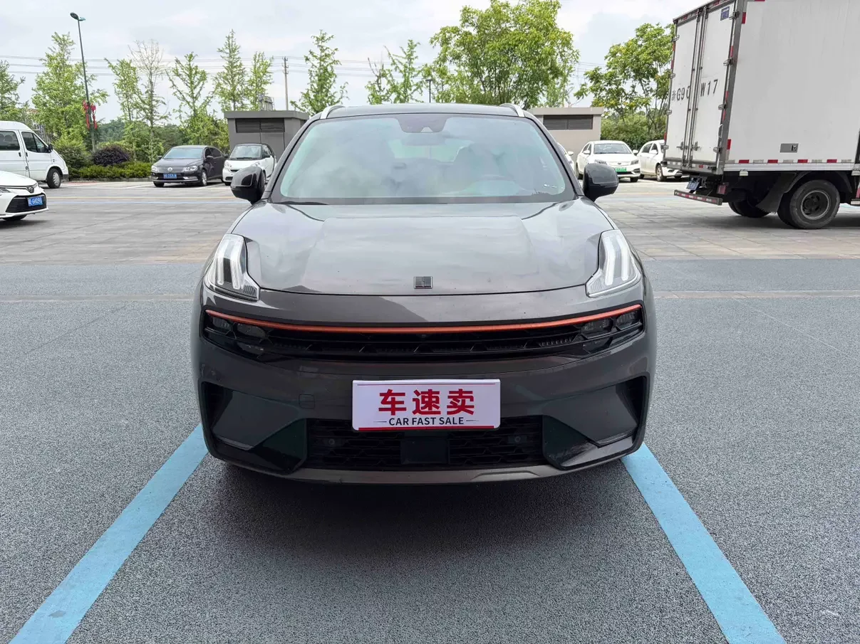 Lynk & Co 06