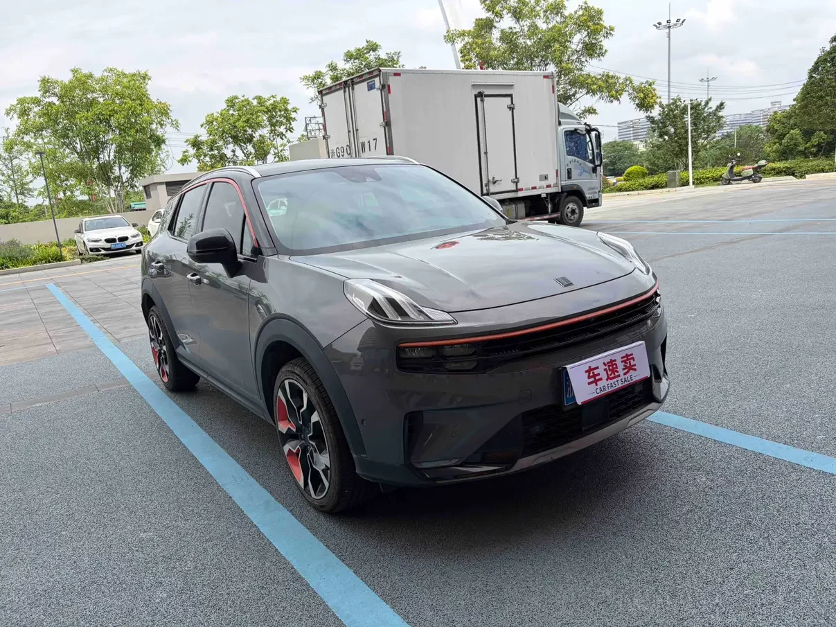 Lynk & Co 06