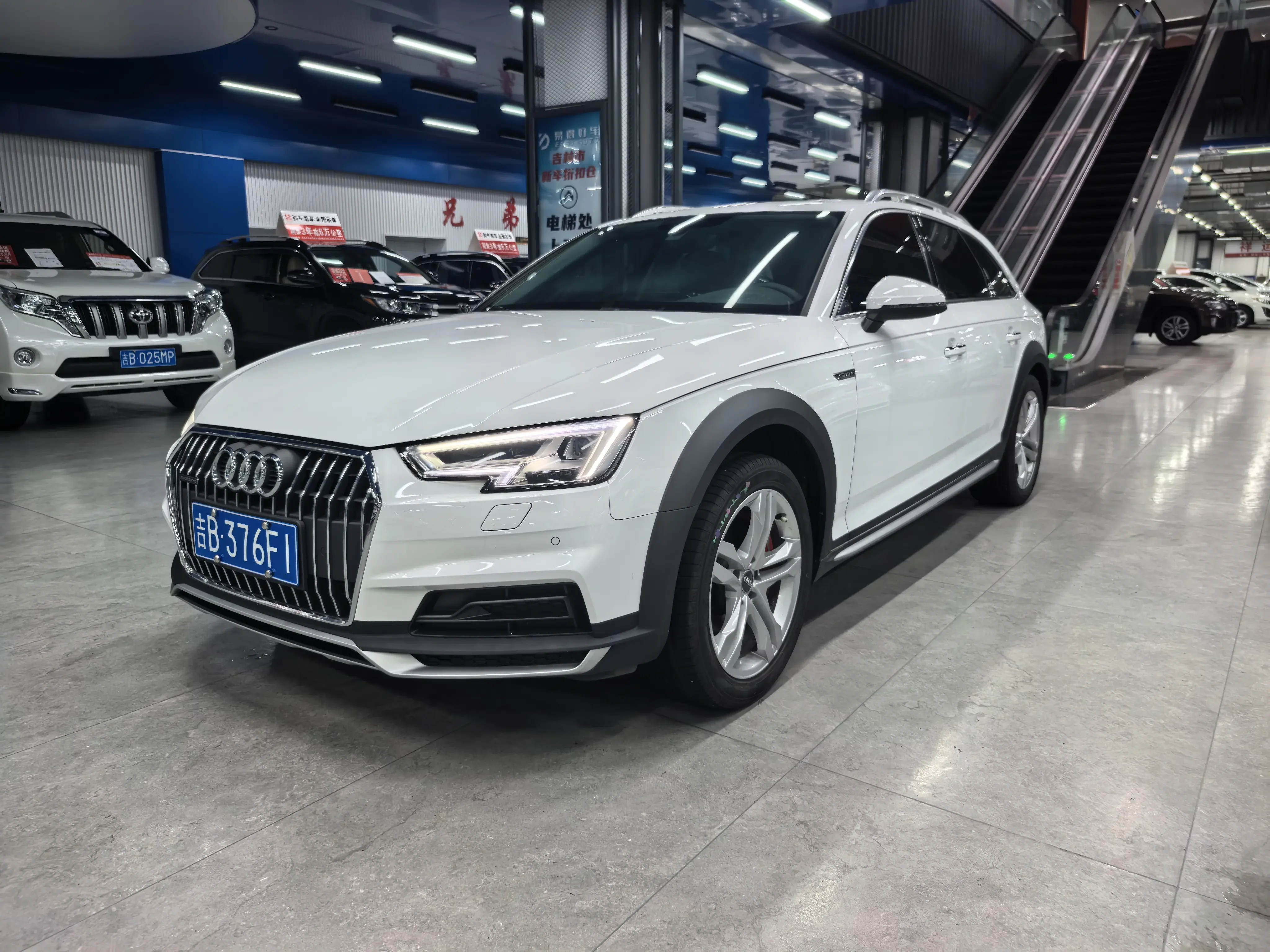 Audi A4  из Китая