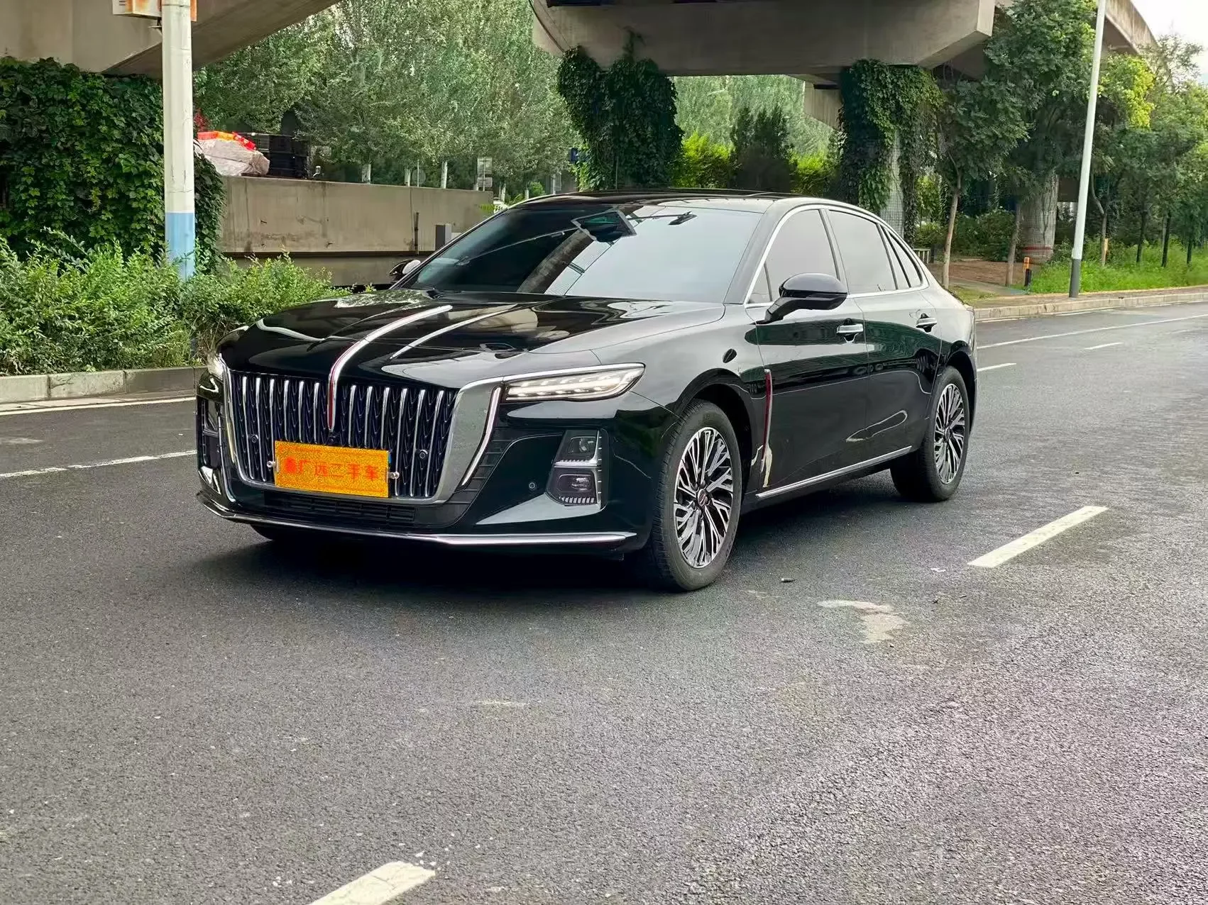 Hongqi H5  из Китая
