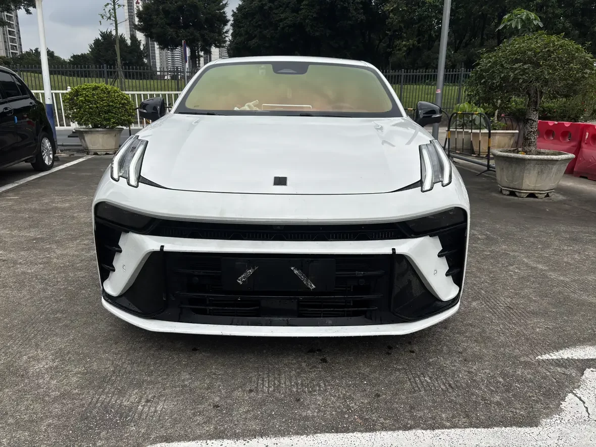 Lynk & Co 03
