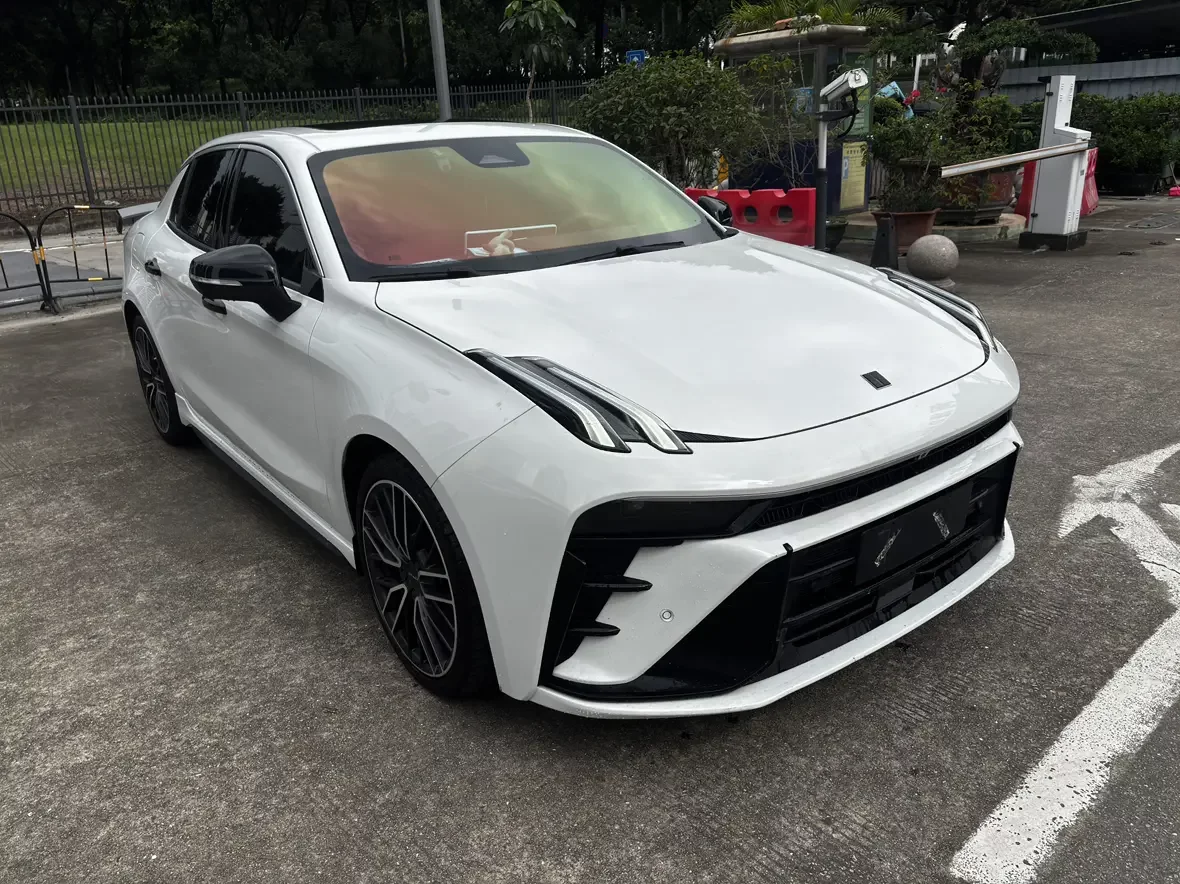 Lynk & Co 03