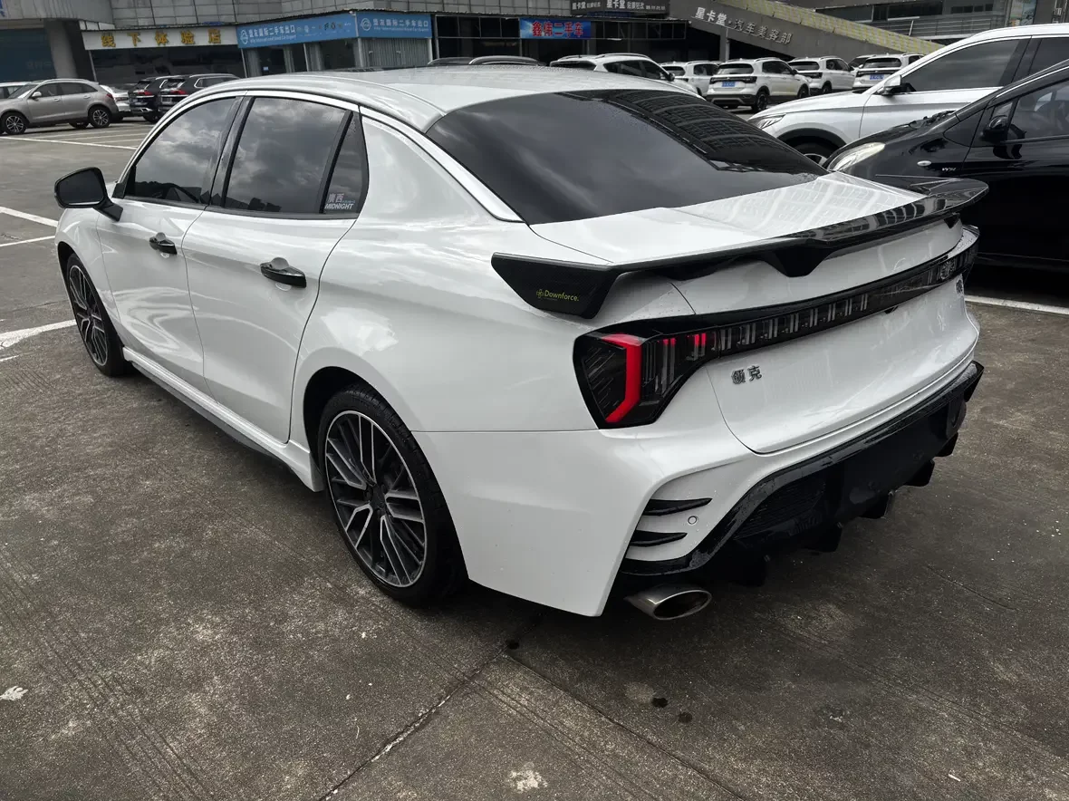 Lynk & Co 03