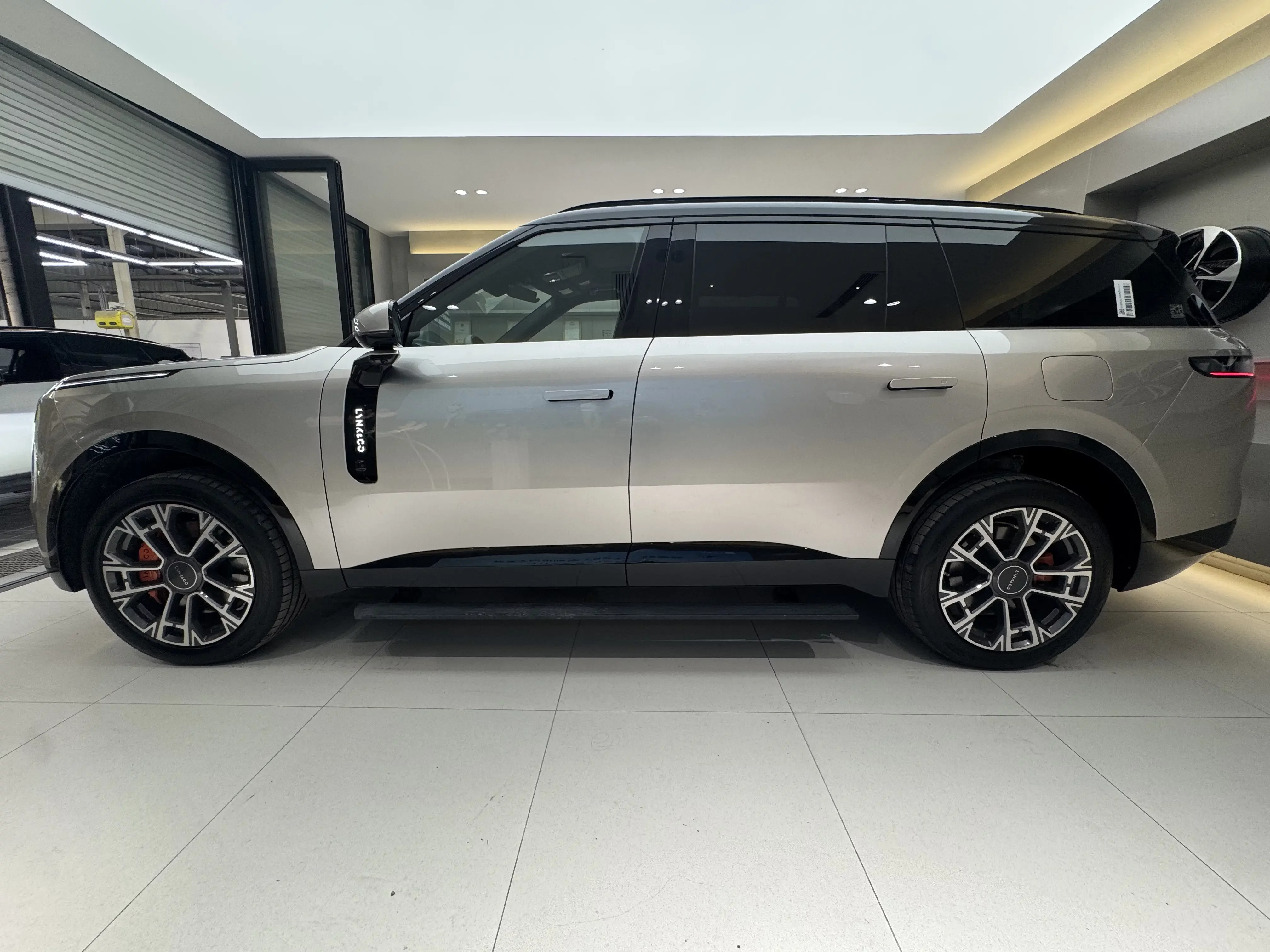 Lynk & Co 900