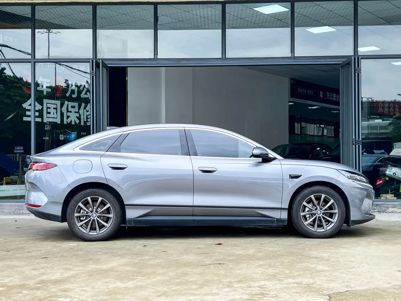 BYD Qin L EV