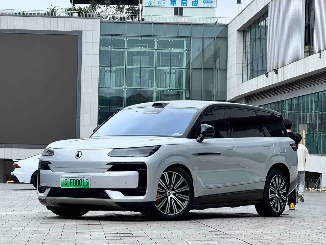 Denza Tengzhong N9 DM  из Китая