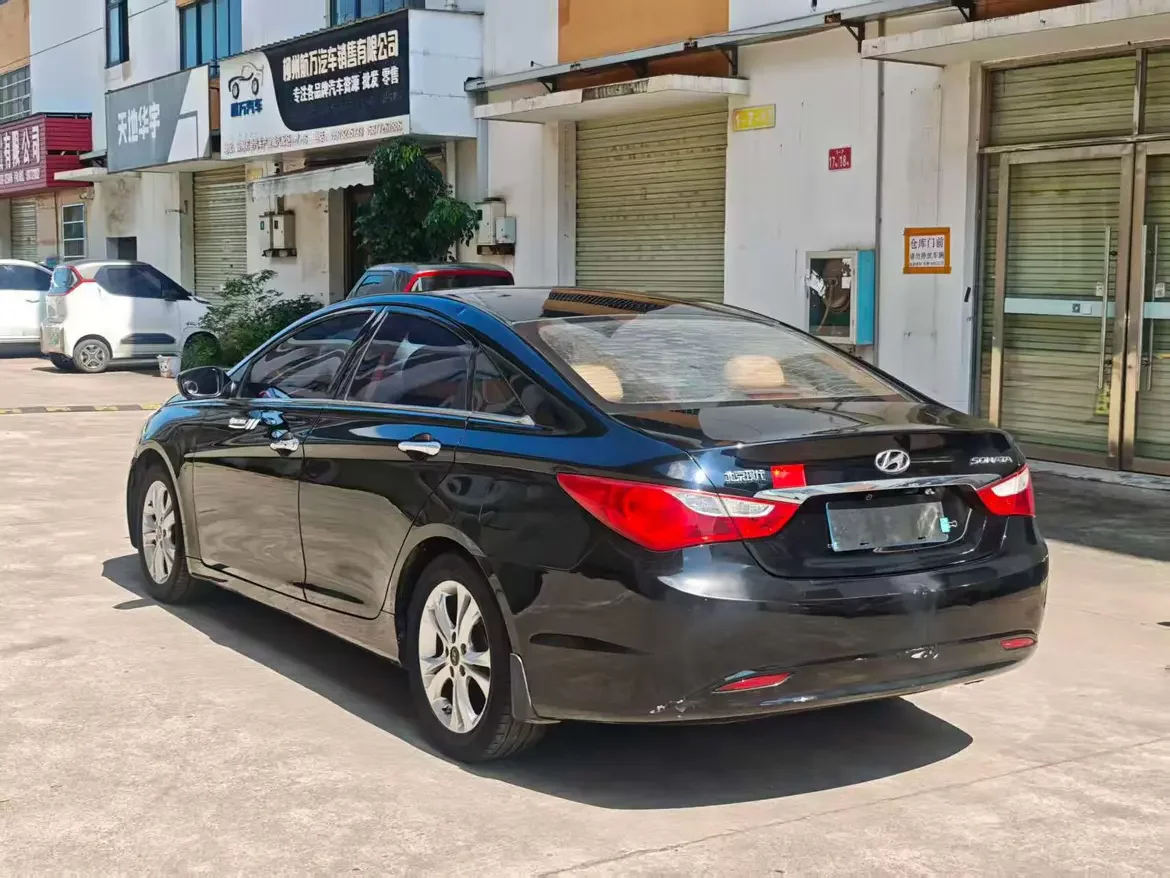 Hyundai sonata eight