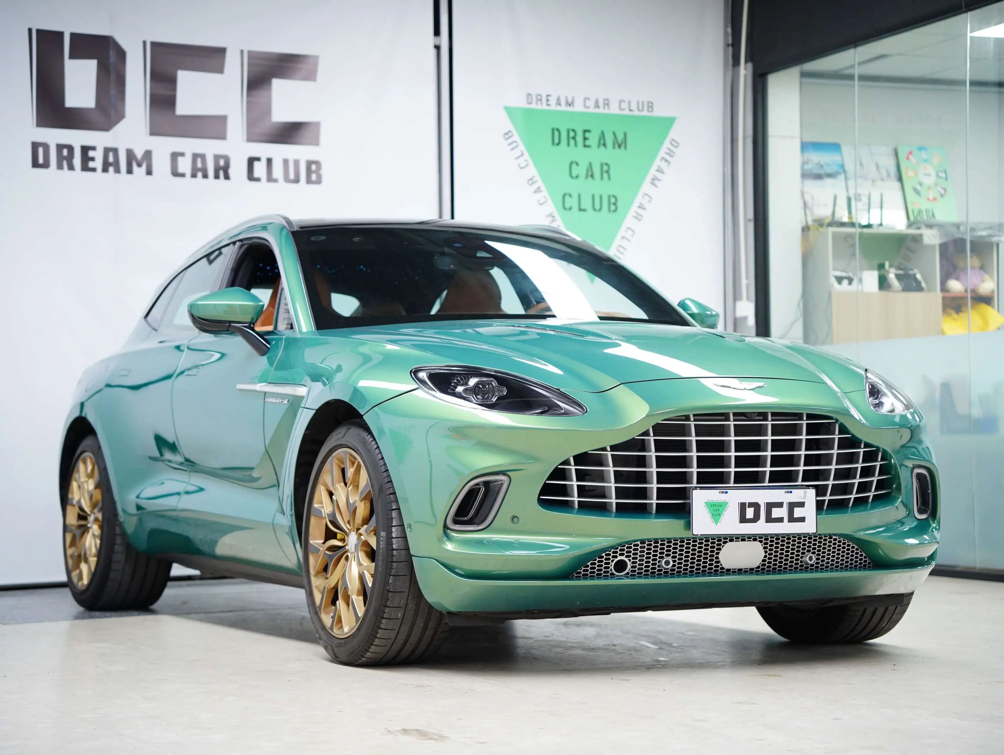 Aston Martin DBX