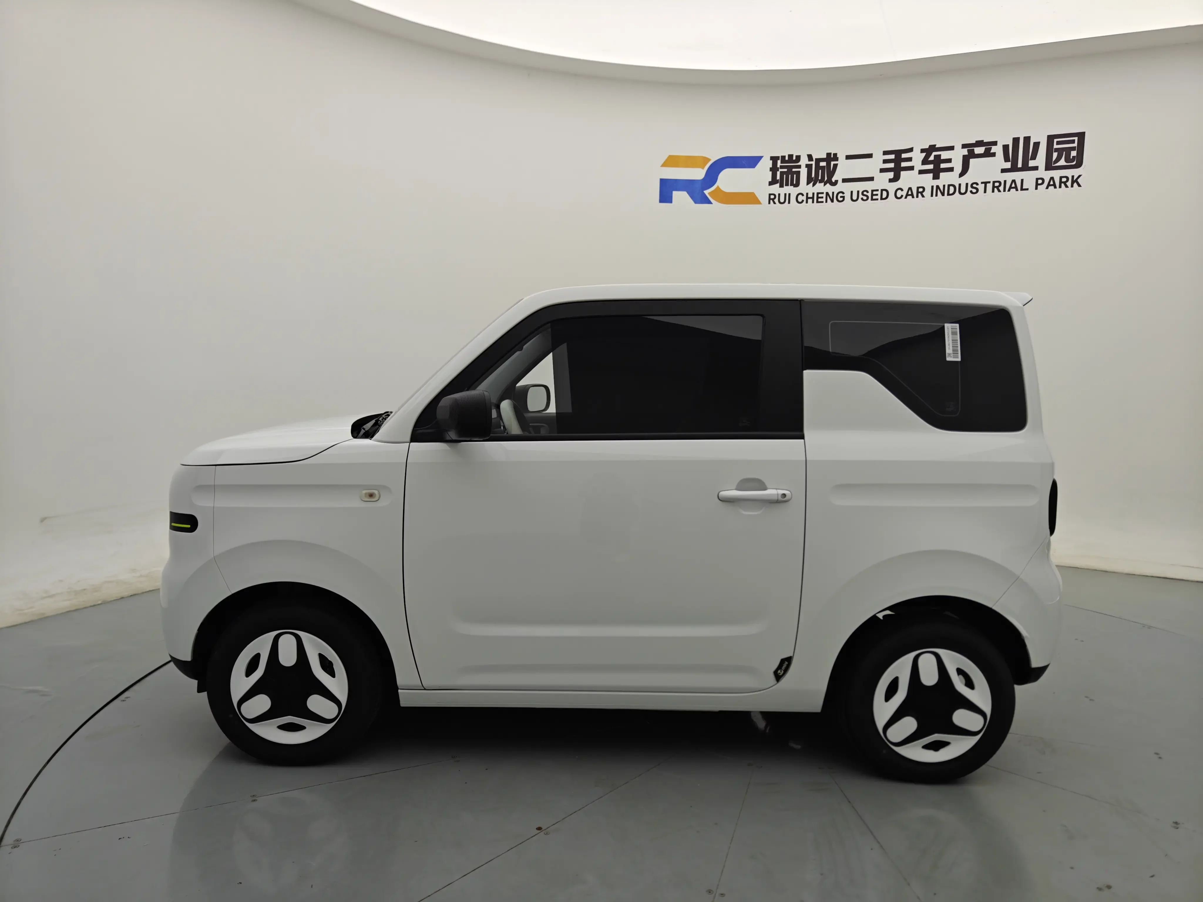 Geely panda