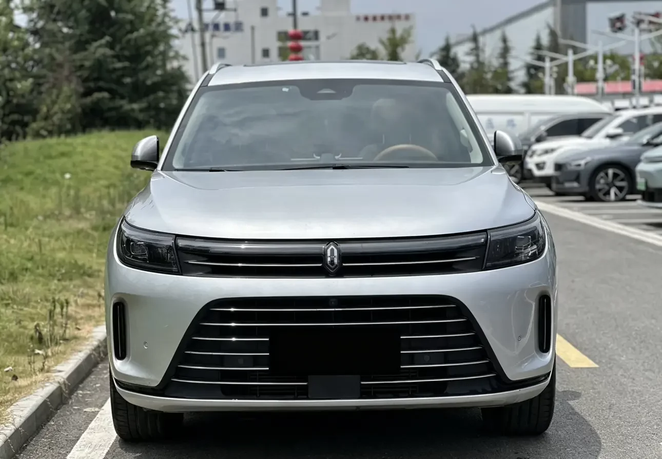 AITO M7 (Wenjie M7)  из Китая