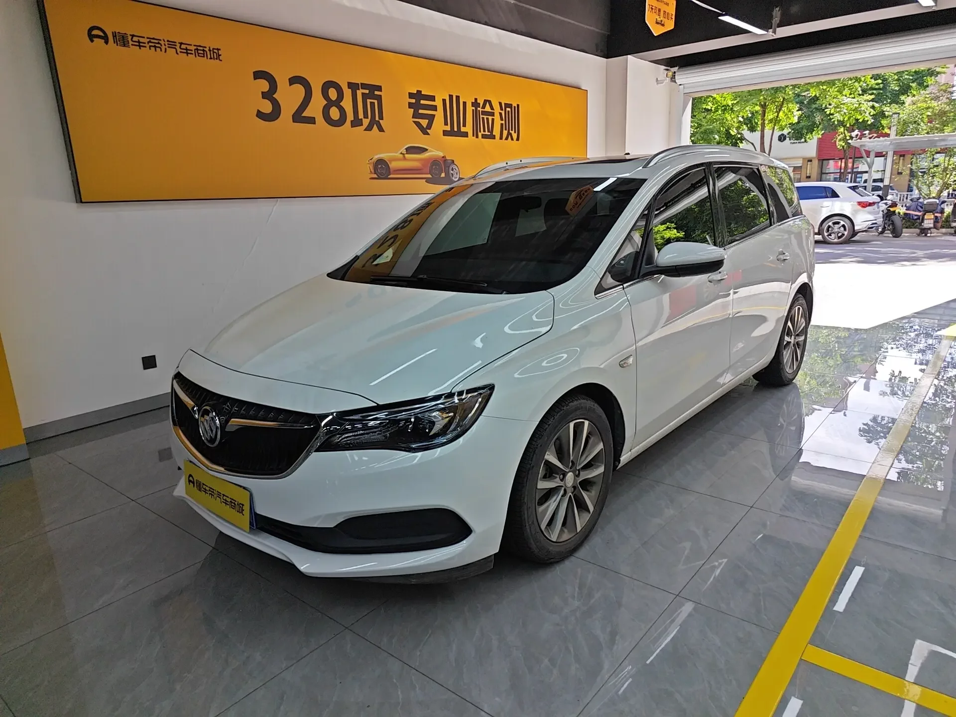 Buick GL6  из Китая