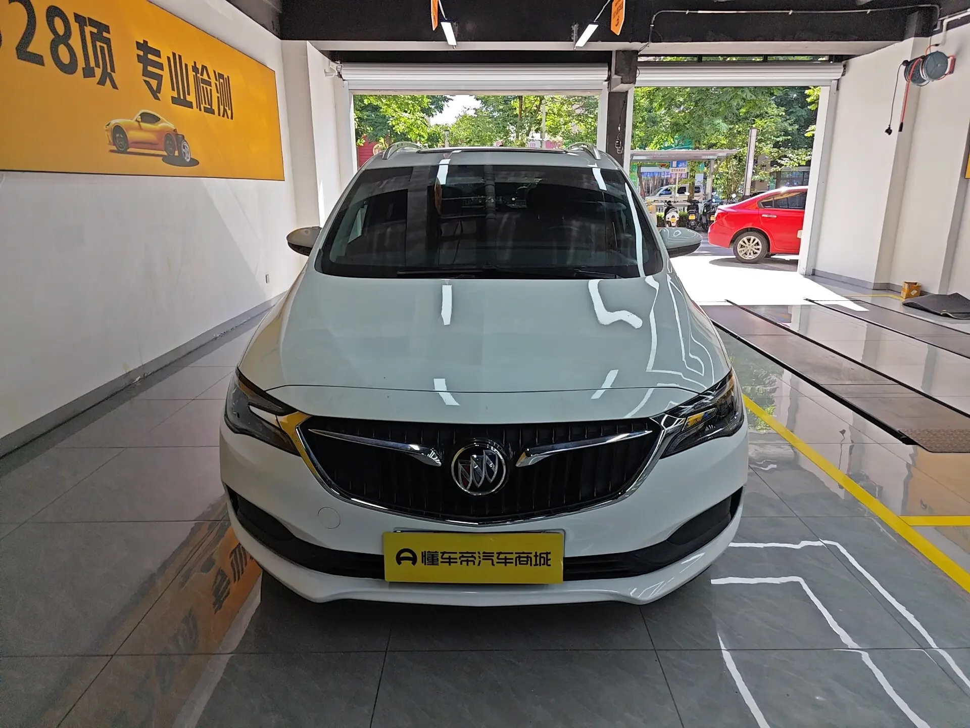 Buick GL6  из Китая