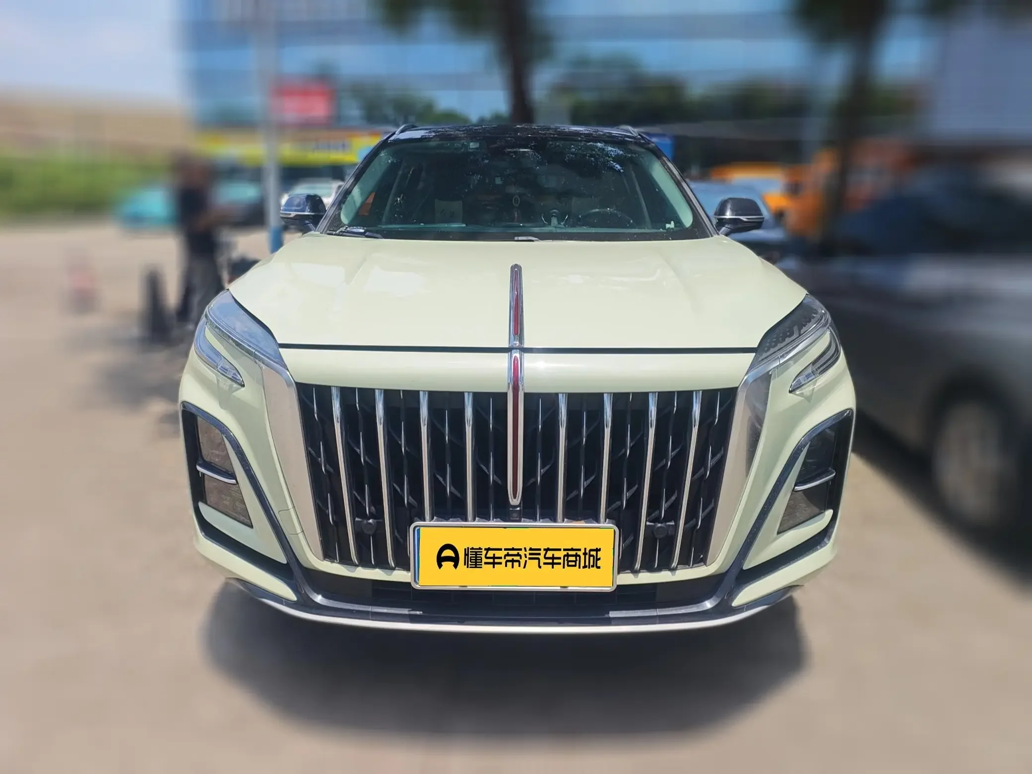 Hongqi HS3  из Китая