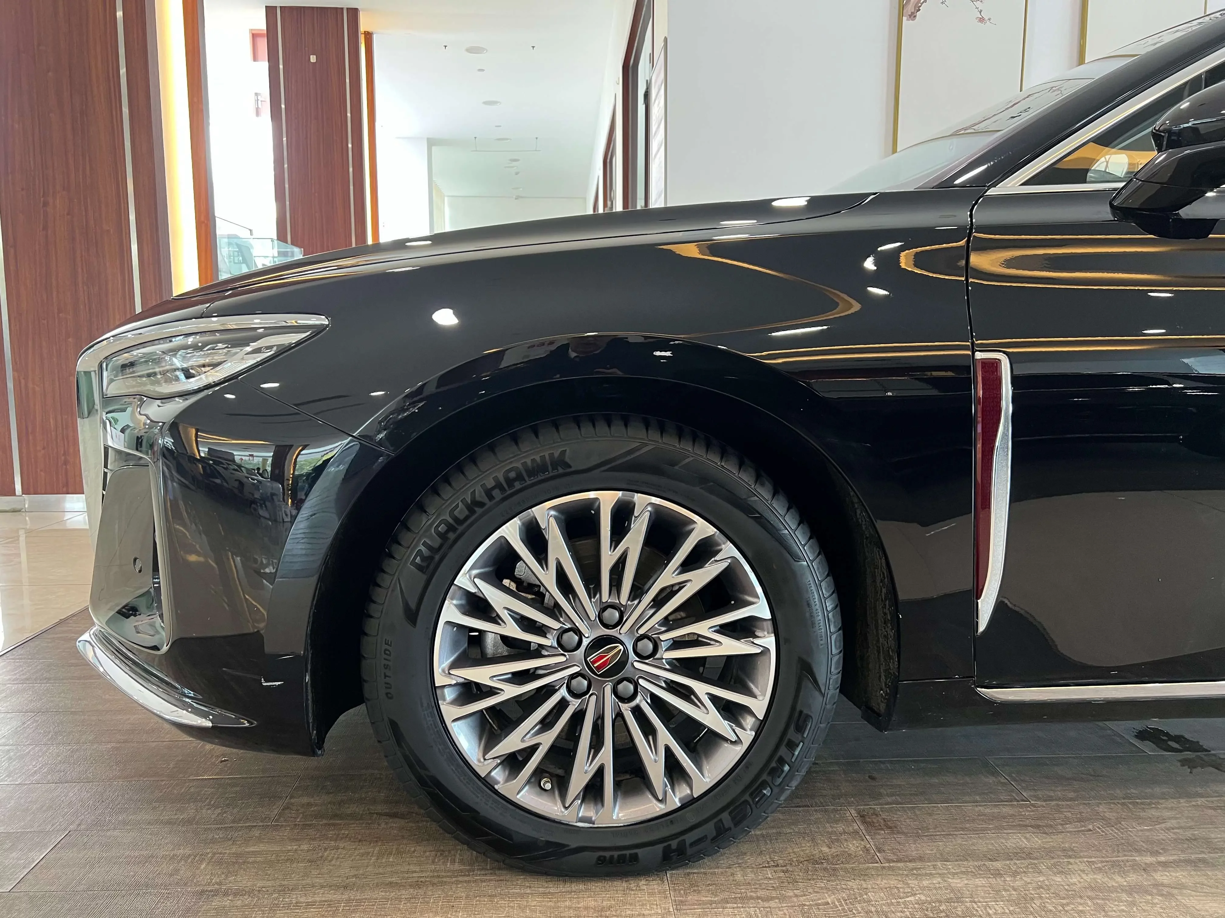Hongqi H5  из Китая