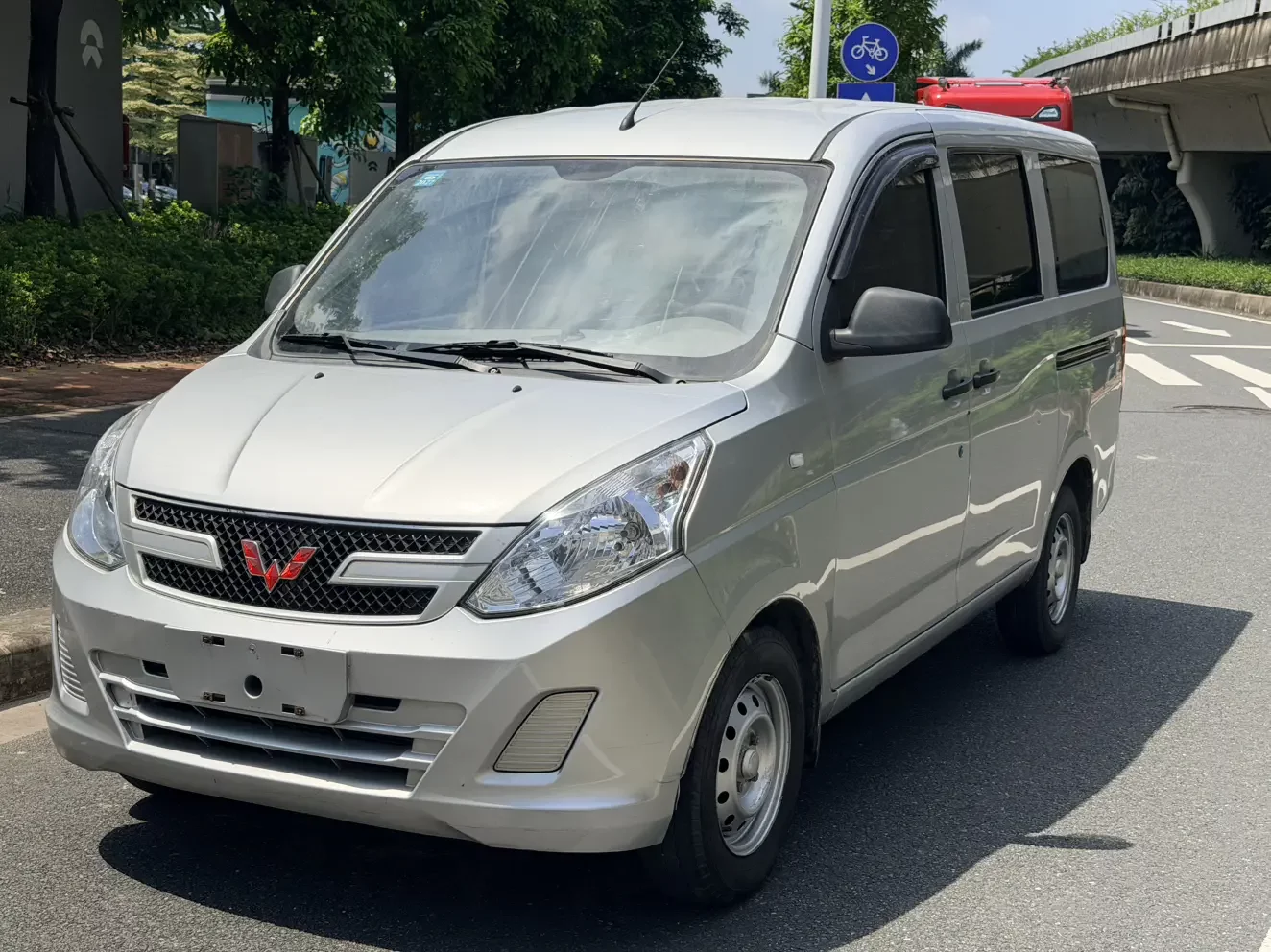 Wuling Rongguang V  из Китая