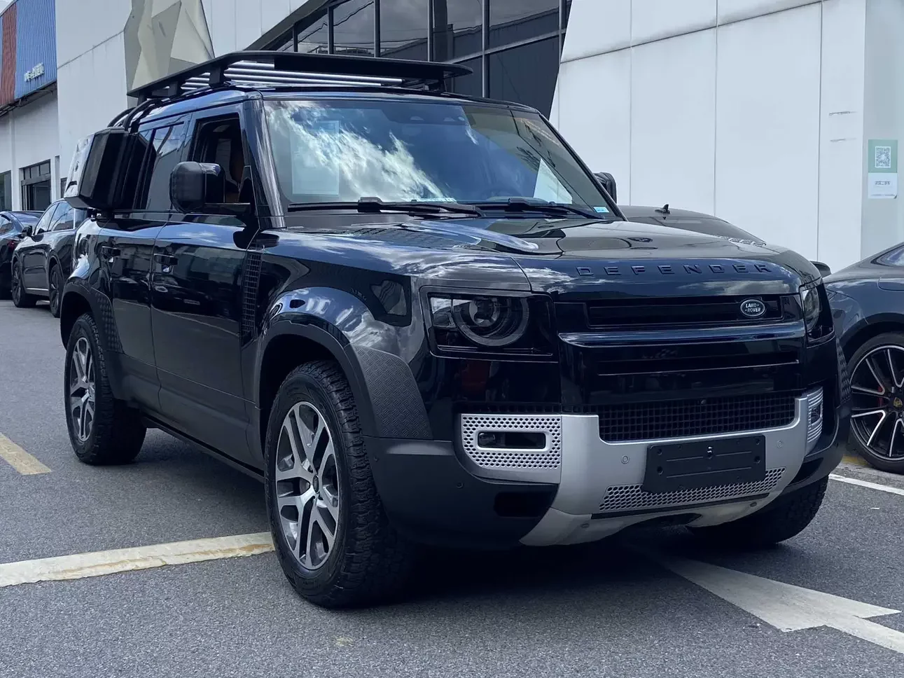 Land Rover guard