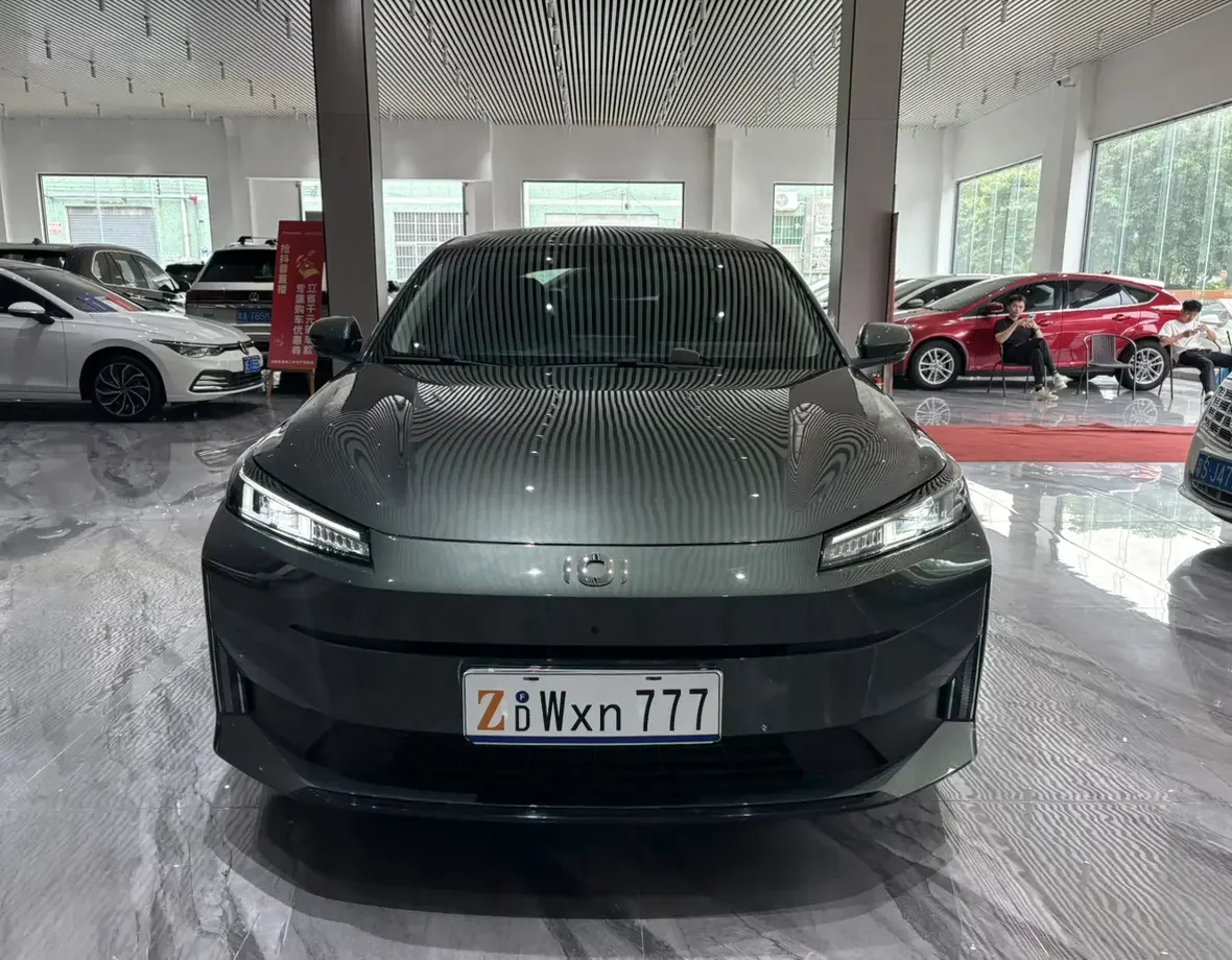 Changan Qiyuan A05  из Китая