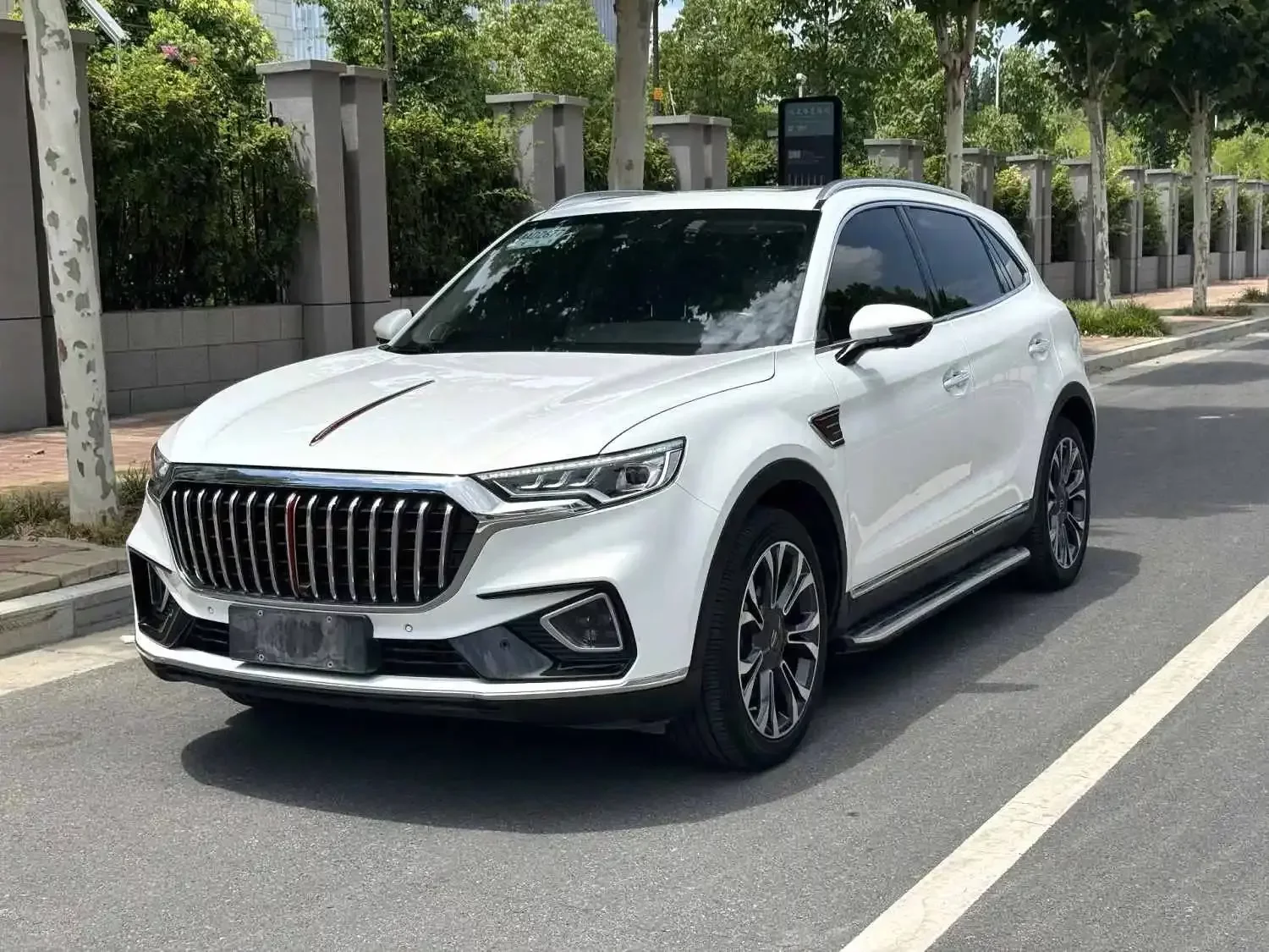 Hongqi HS5  из Китая