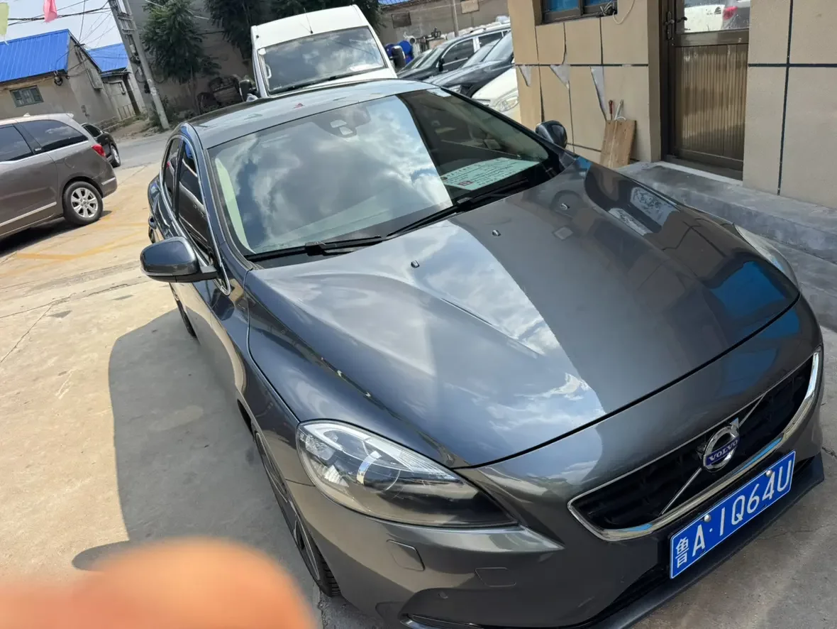 Volvo V40  из Китая