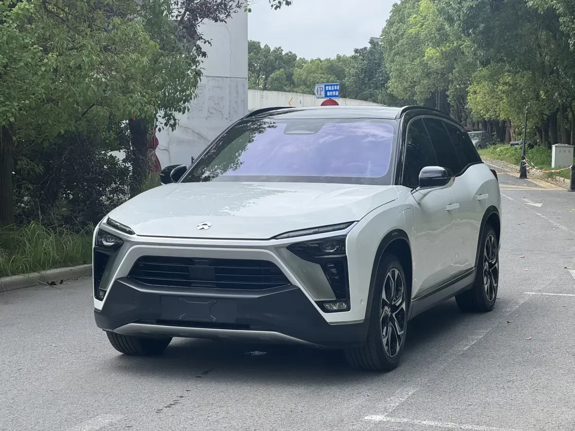 NIO ES8