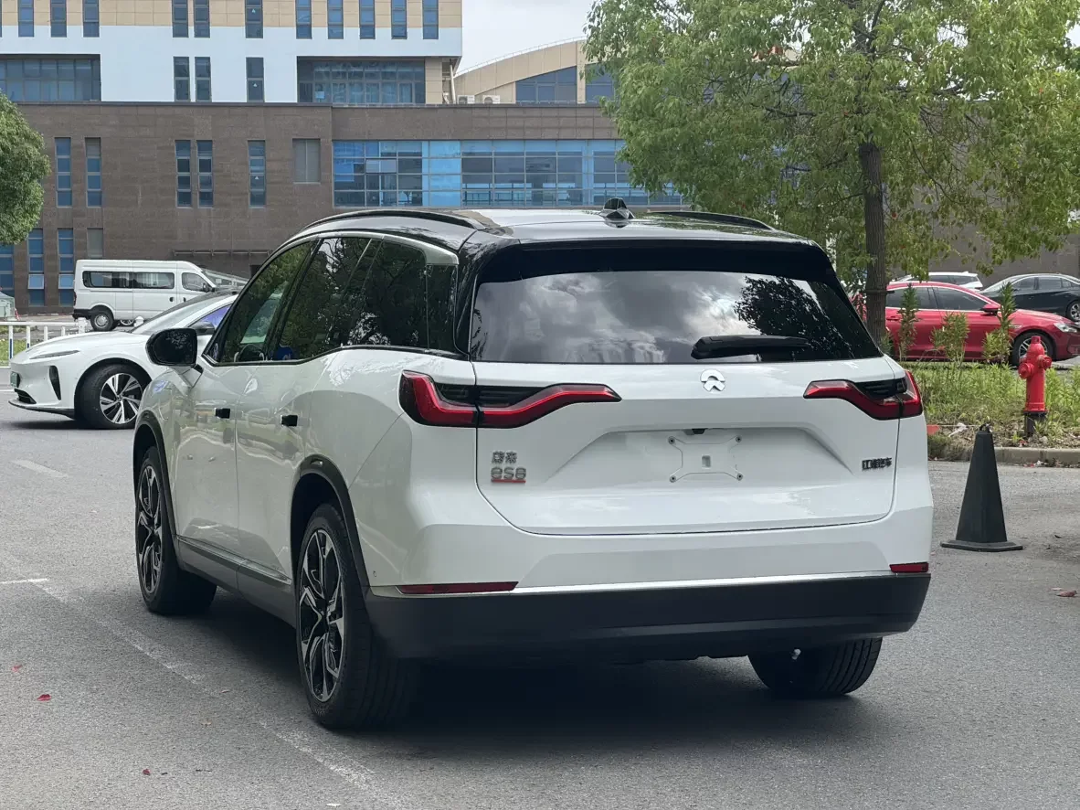 NIO ES8